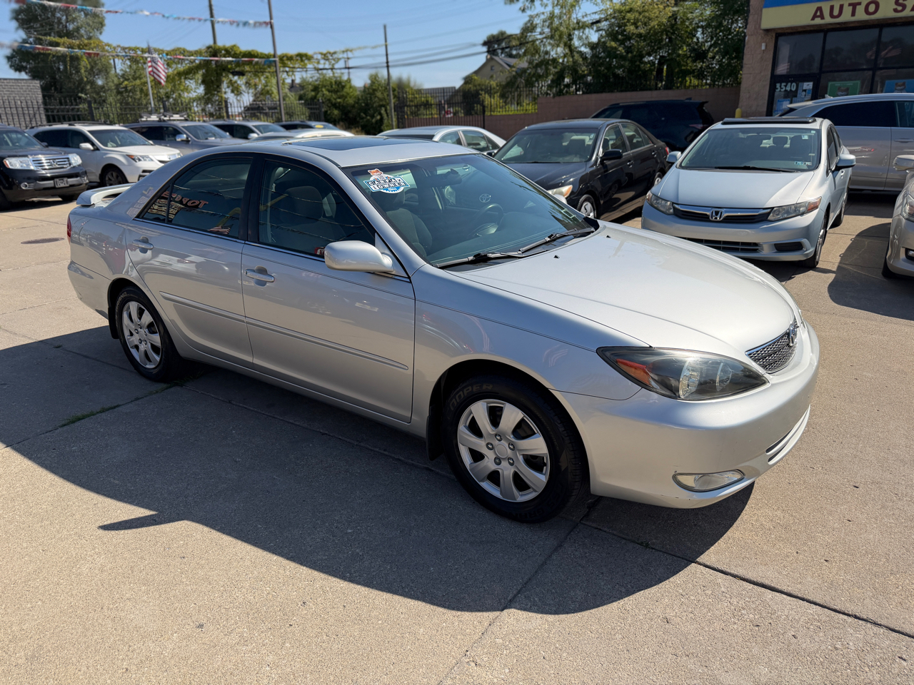 2004 Toyota Camry SE V6 photo 2