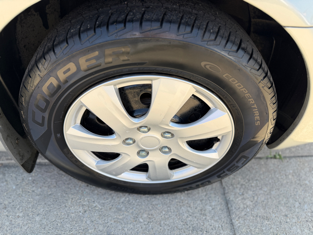 2004 Toyota Camry SE V6 photo 3
