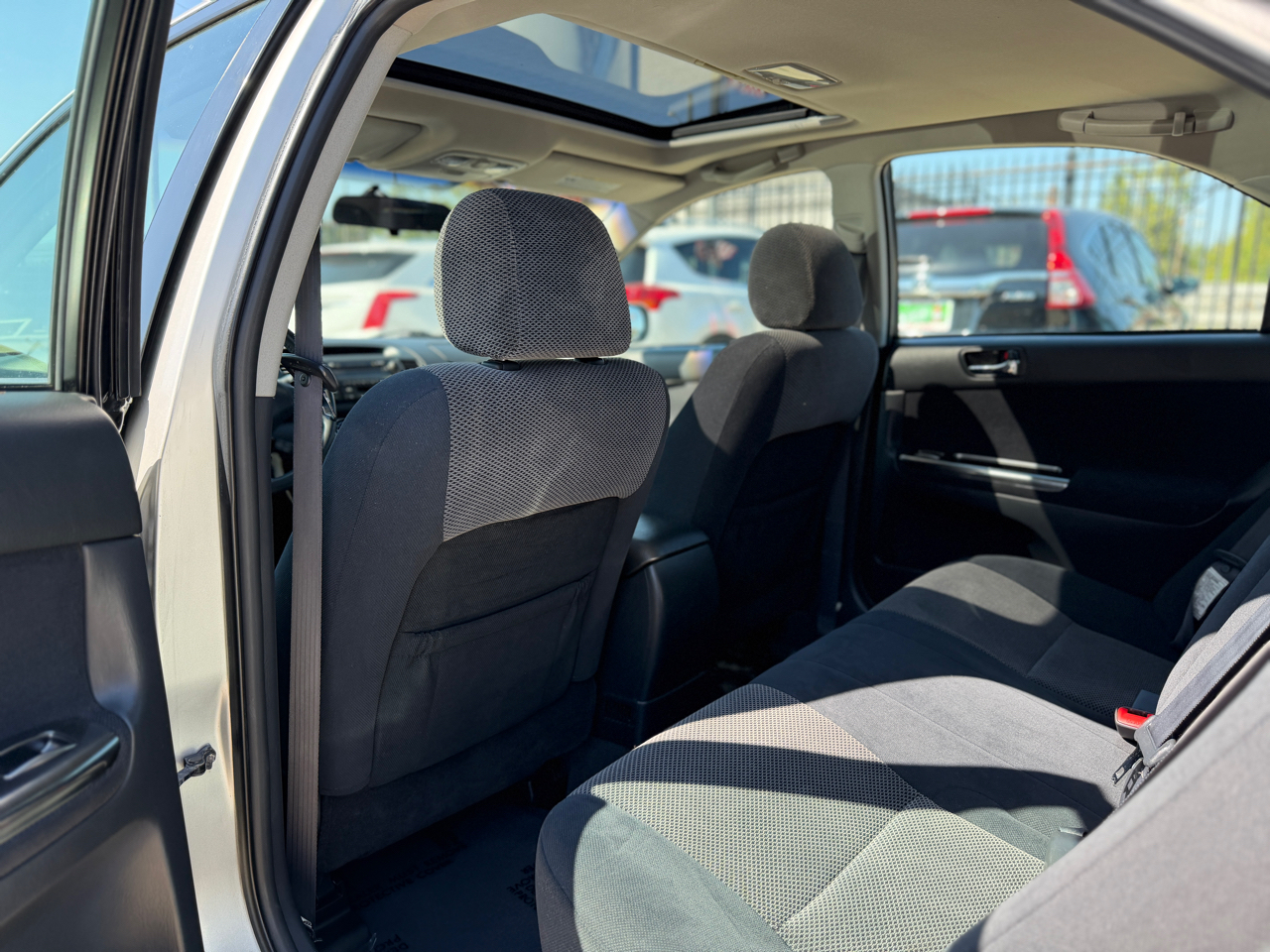 2004 Toyota Camry SE V6 photo 10