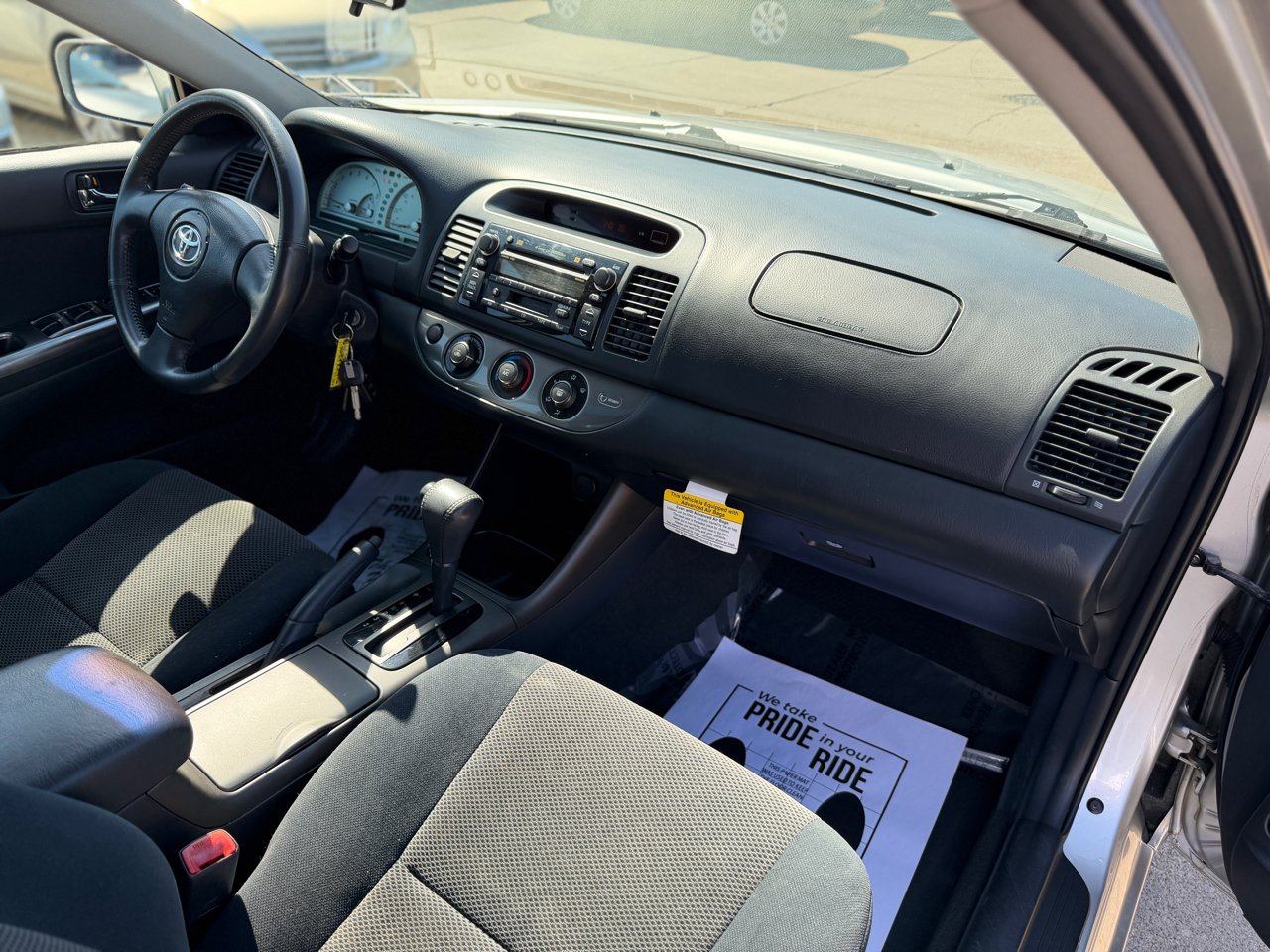 2004 Toyota Camry SE V6 photo 18