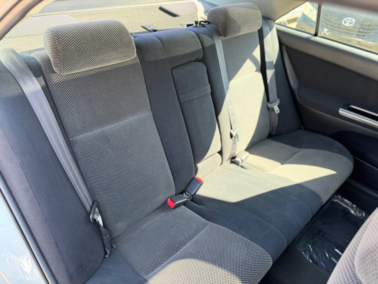 2004 Toyota Camry SE V6 photo 19