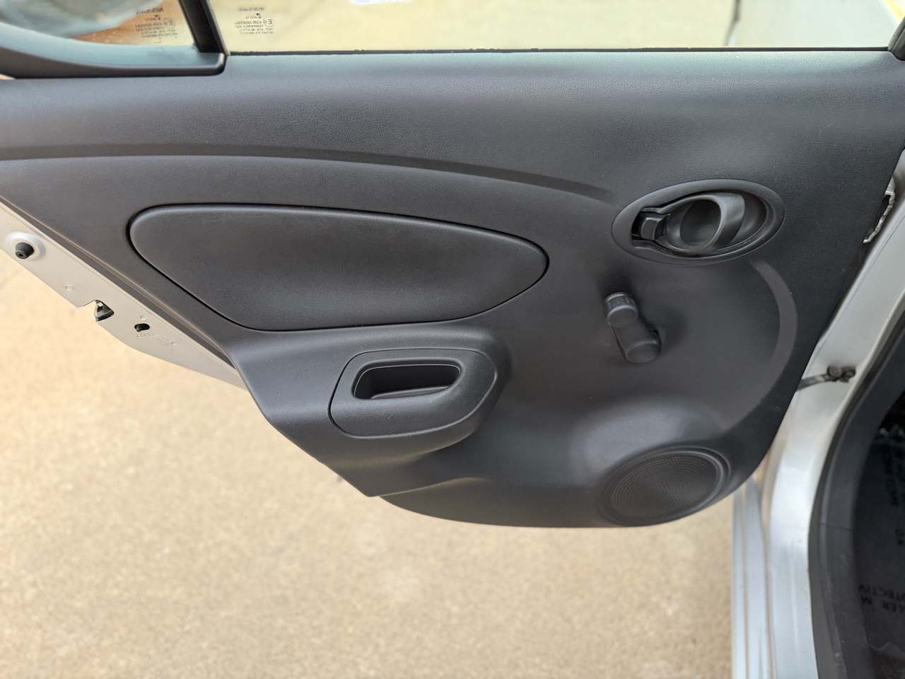 Nissan Versa 1.6 Base Sedan 2012 Nissan Versa 1.6 Base Sedan 2012