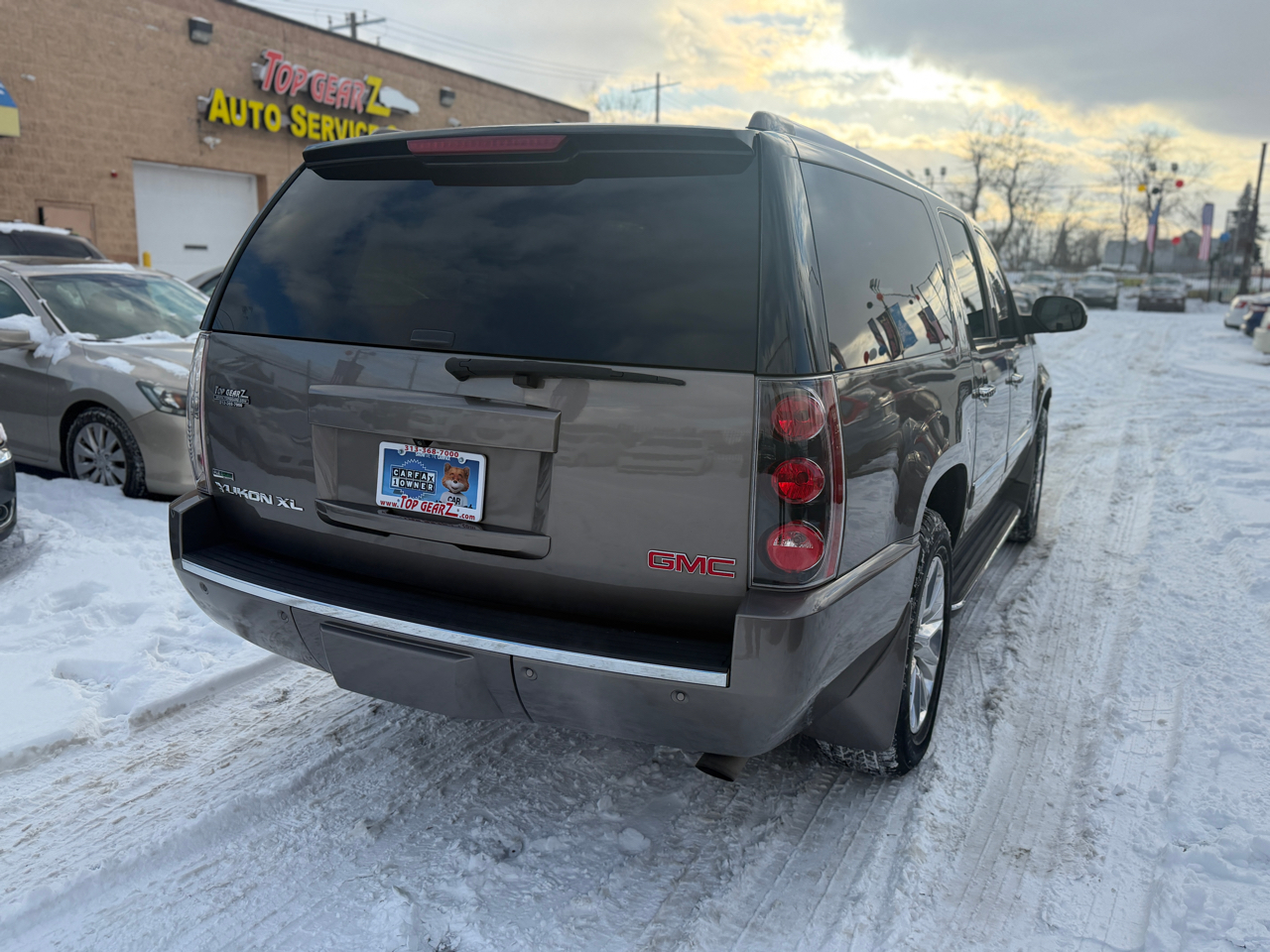 GMC Yukon Denali XL 4WD 2012