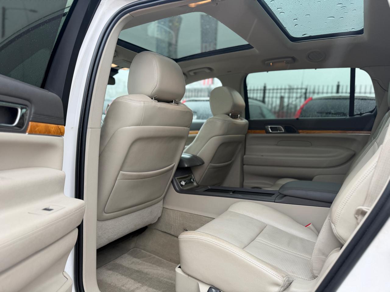 Lincoln MKT 3.5L with EcoBoost AWD 2012