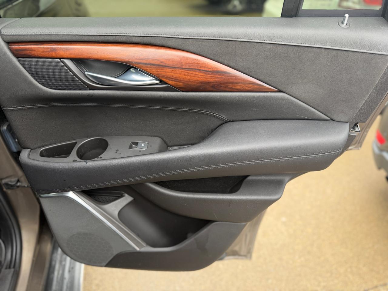 Cadillac Escalade Luxury 4WD 2015