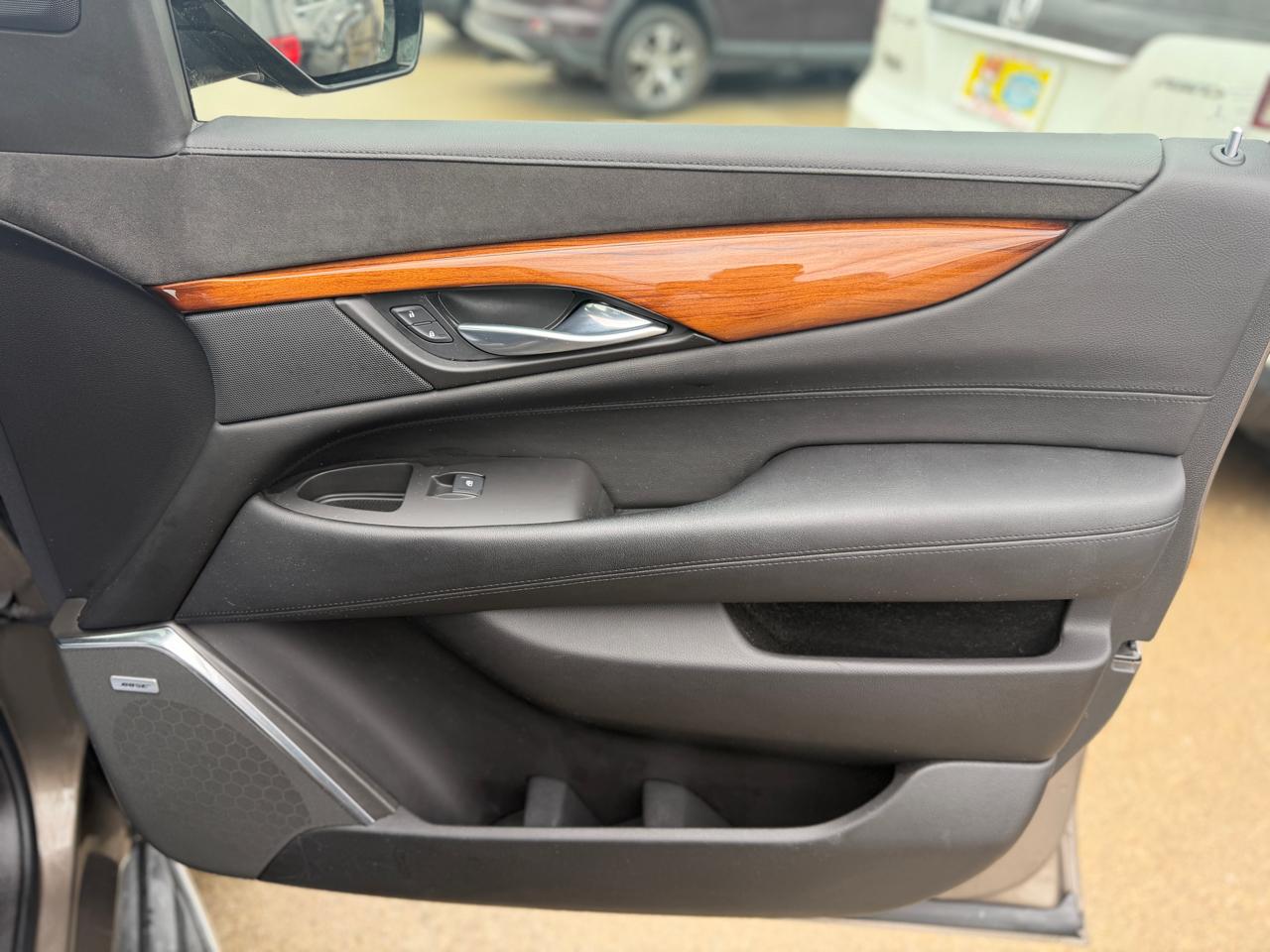 Cadillac Escalade Luxury 4WD 2015