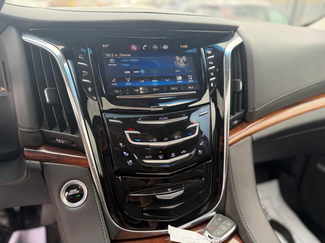 Cadillac Escalade Luxury 4WD 2015
