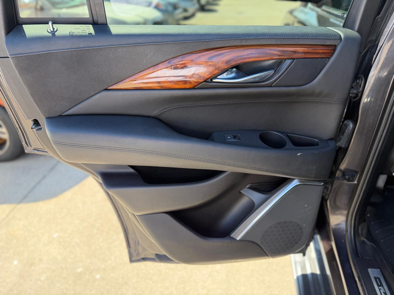 Cadillac Escalade Luxury 4WD 2015