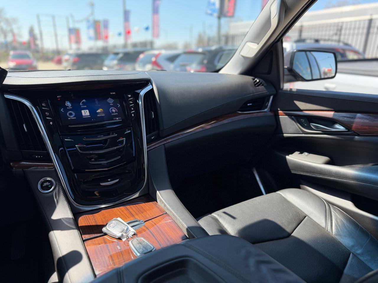 Cadillac Escalade Luxury 4WD 2015