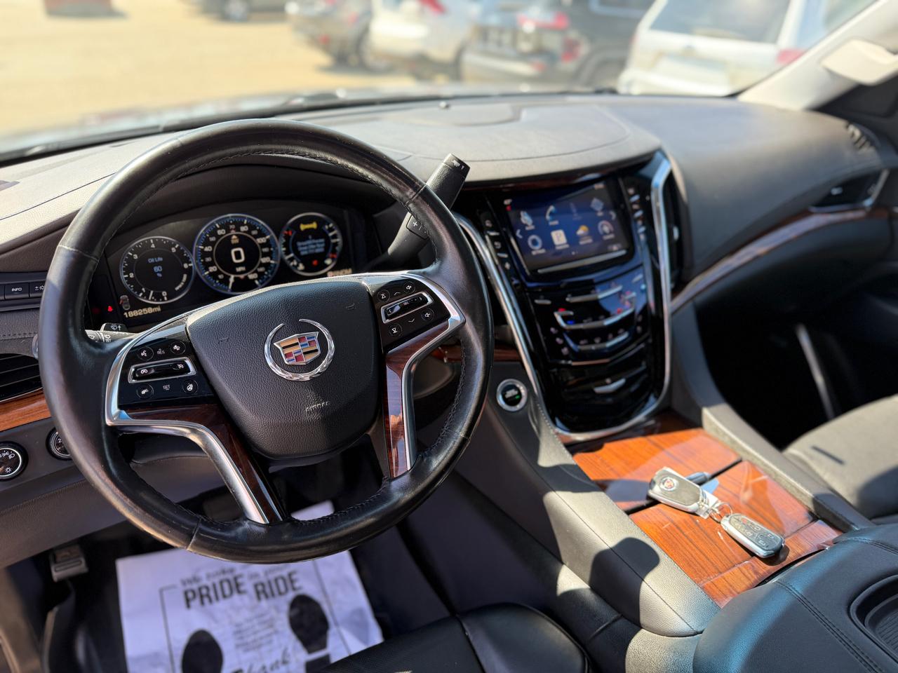 Cadillac Escalade Luxury 4WD 2015