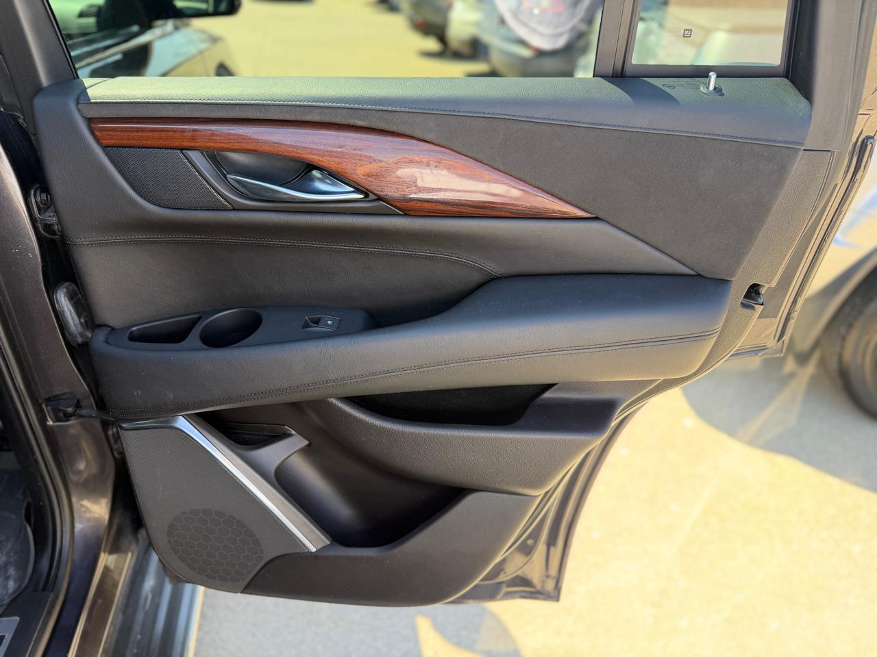 Cadillac Escalade Luxury 4WD 2015