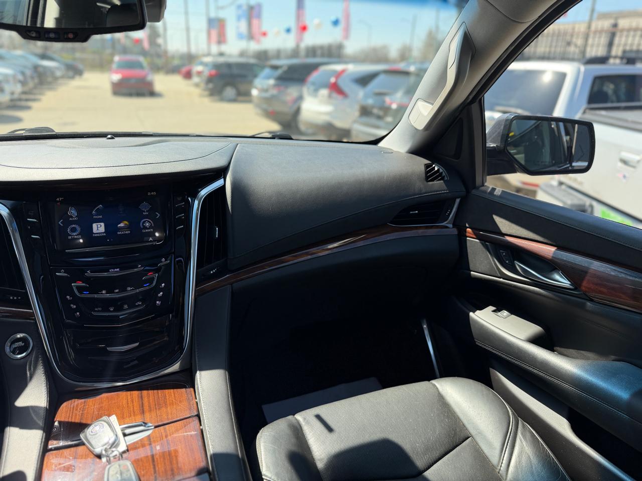 Cadillac Escalade Luxury 4WD 2015