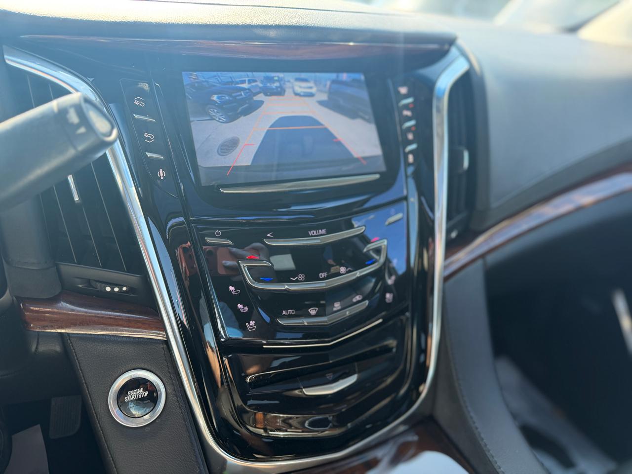 Cadillac Escalade Luxury 4WD 2015