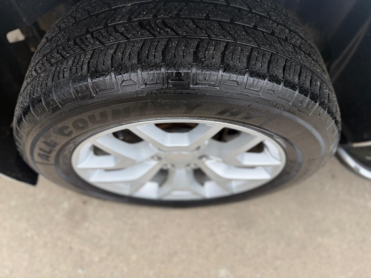 GMC Yukon Denali XL 4WD 2011