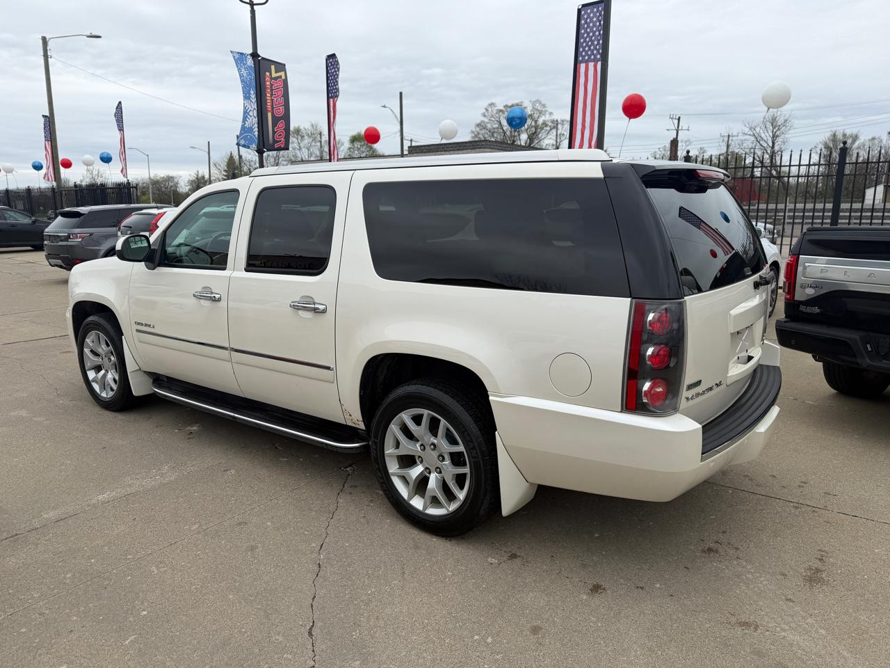 GMC Yukon Denali XL 4WD 2011