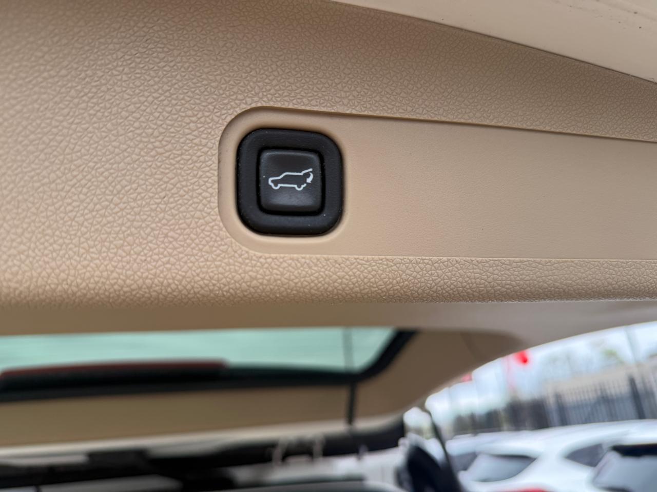 GMC Yukon Denali XL 4WD 2011