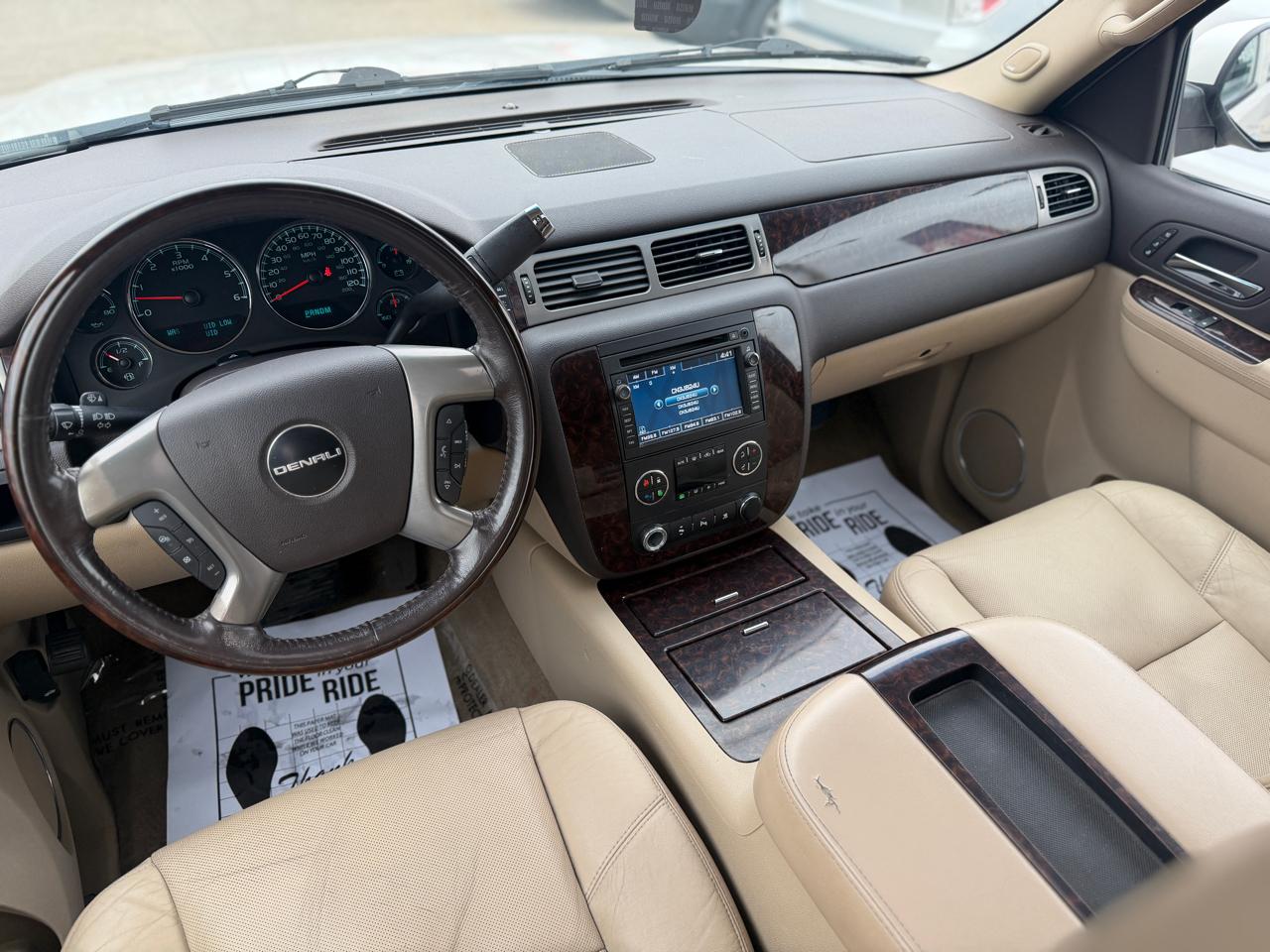 GMC Yukon Denali XL 4WD 2011