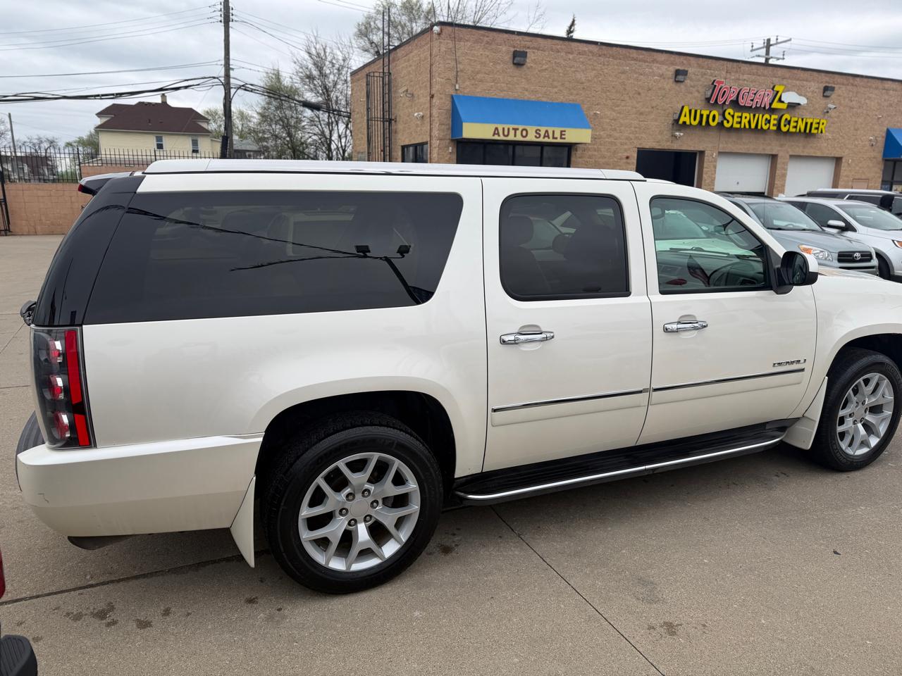 GMC Yukon Denali XL 4WD 2011