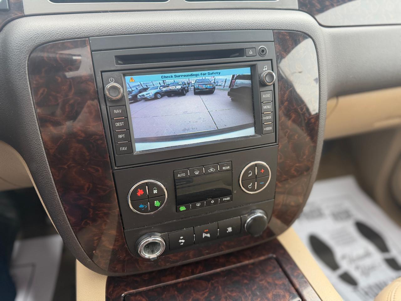 GMC Yukon Denali XL 4WD 2011