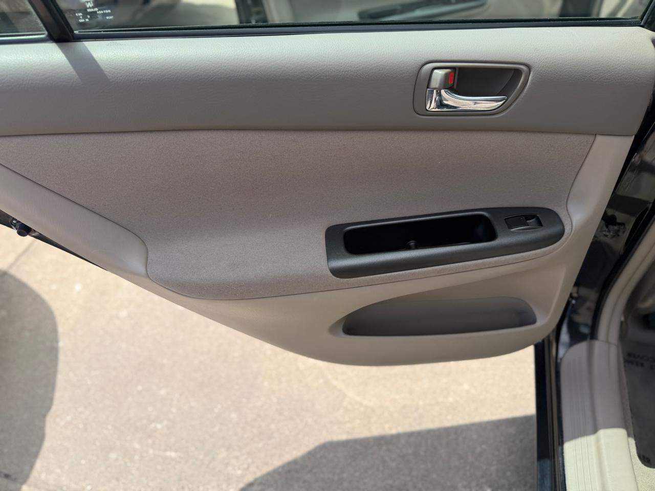 Toyota Camry LE V6 2006
