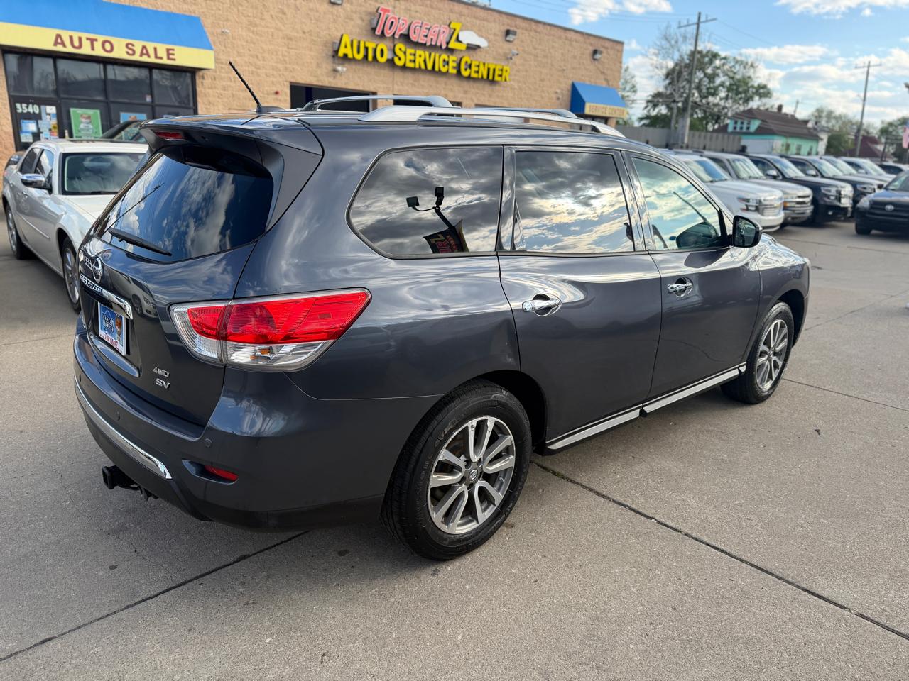Nissan Pathfinder SV 4WD 2013