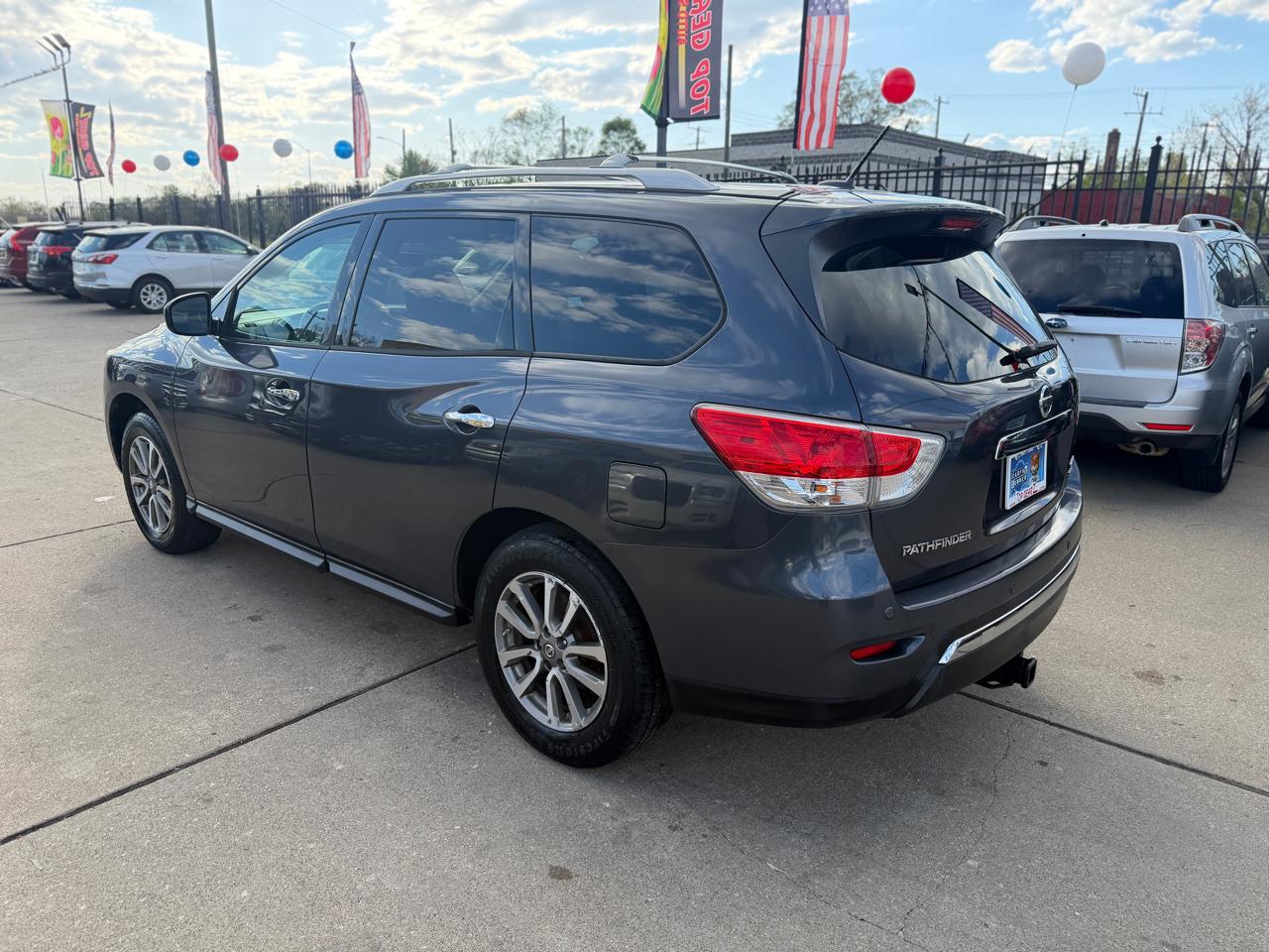 Nissan Pathfinder SV 4WD 2013