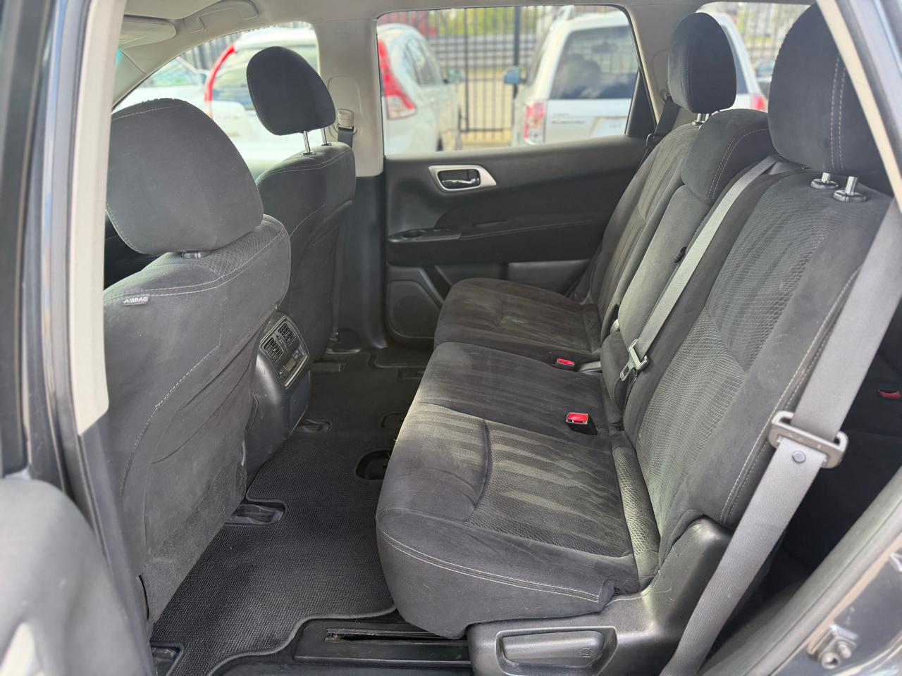 Nissan Pathfinder SV 4WD 2013