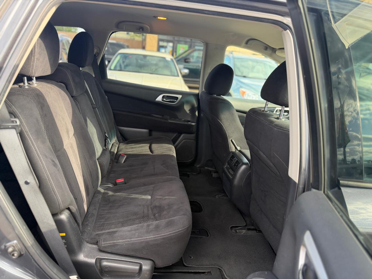 Nissan Pathfinder SV 4WD 2013