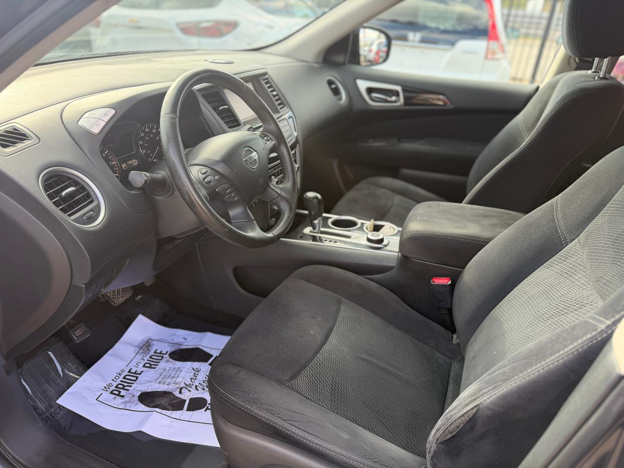Nissan Pathfinder SV 4WD 2013