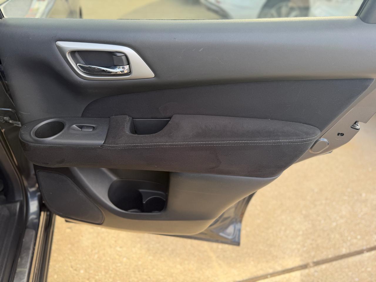Nissan Pathfinder SV 4WD 2013