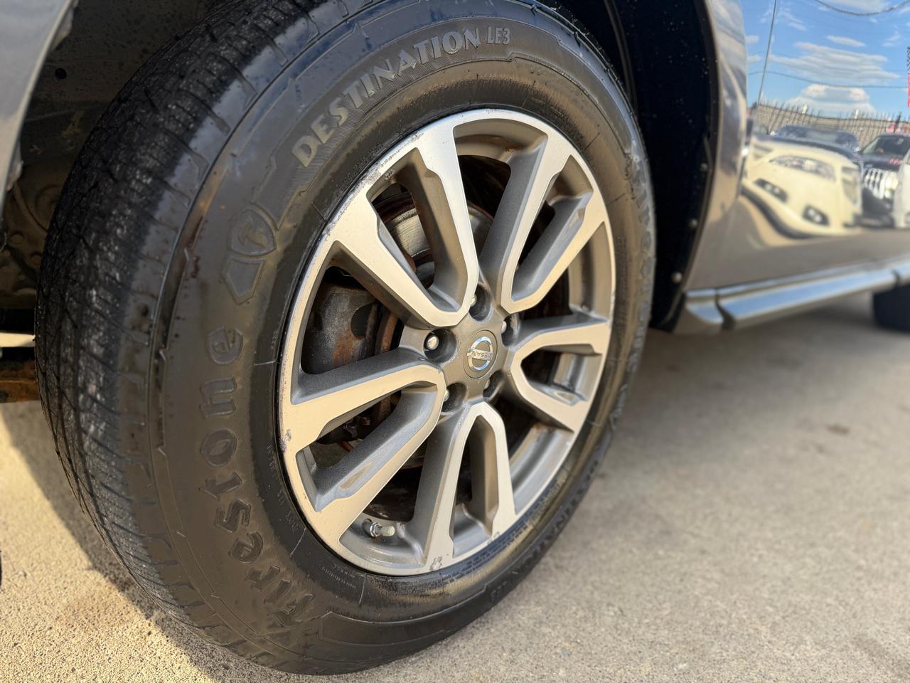 Nissan Pathfinder SV 4WD 2013