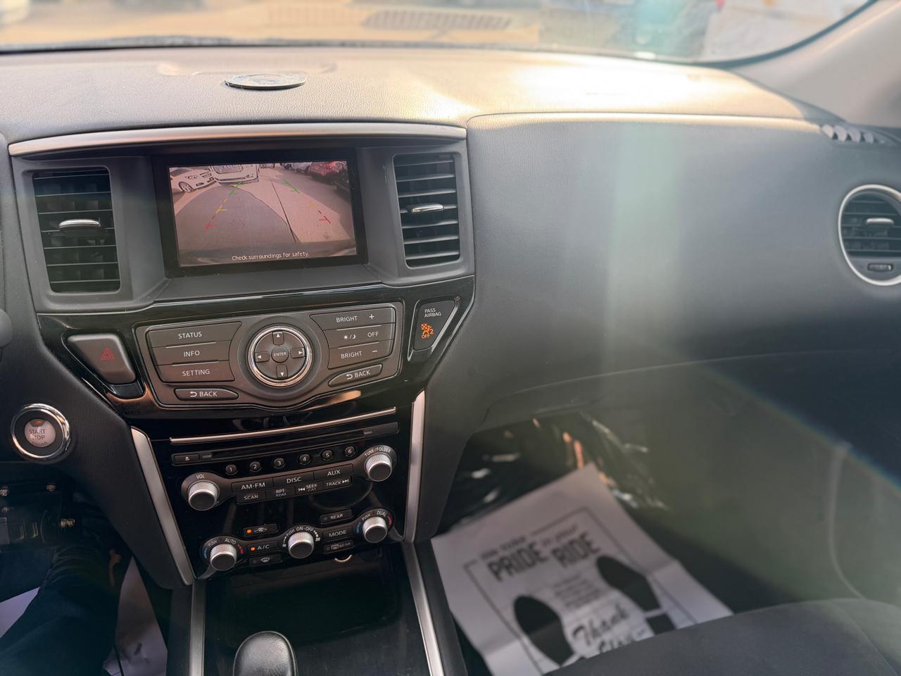 Nissan Pathfinder SV 4WD 2013