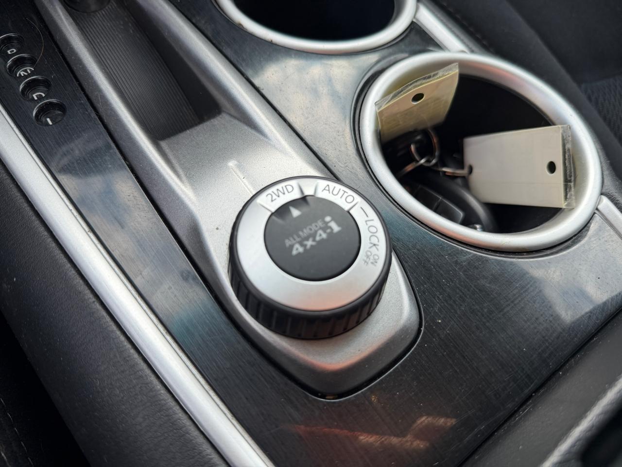 Nissan Pathfinder SV 4WD 2013