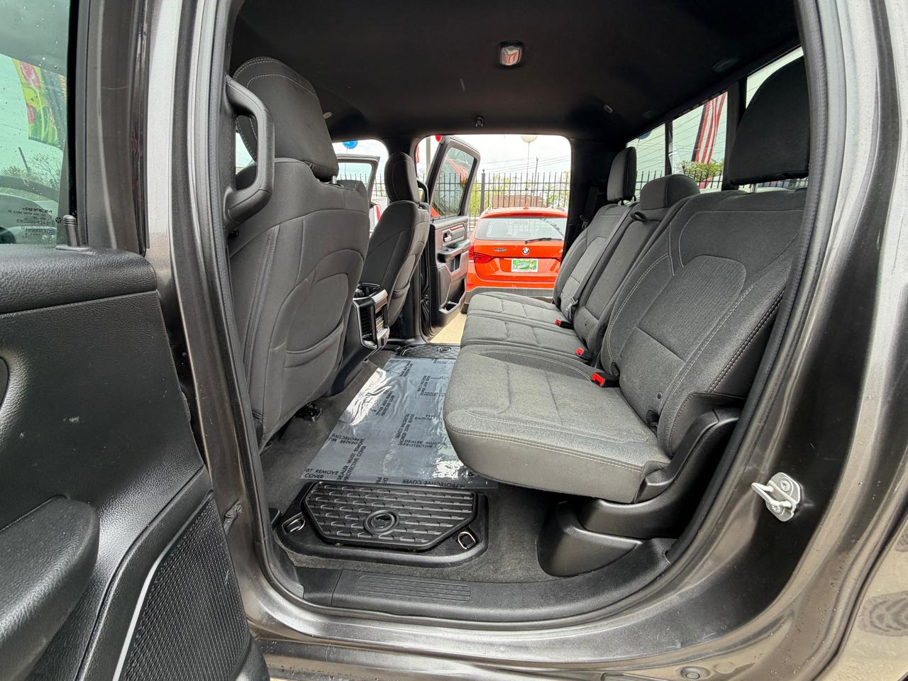 RAM 1500 Big Horn Crew Cab 4WD 2019