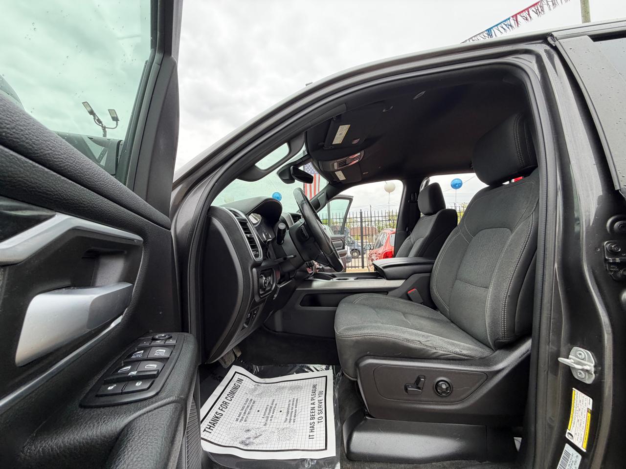 RAM 1500 Big Horn Crew Cab 4WD 2019