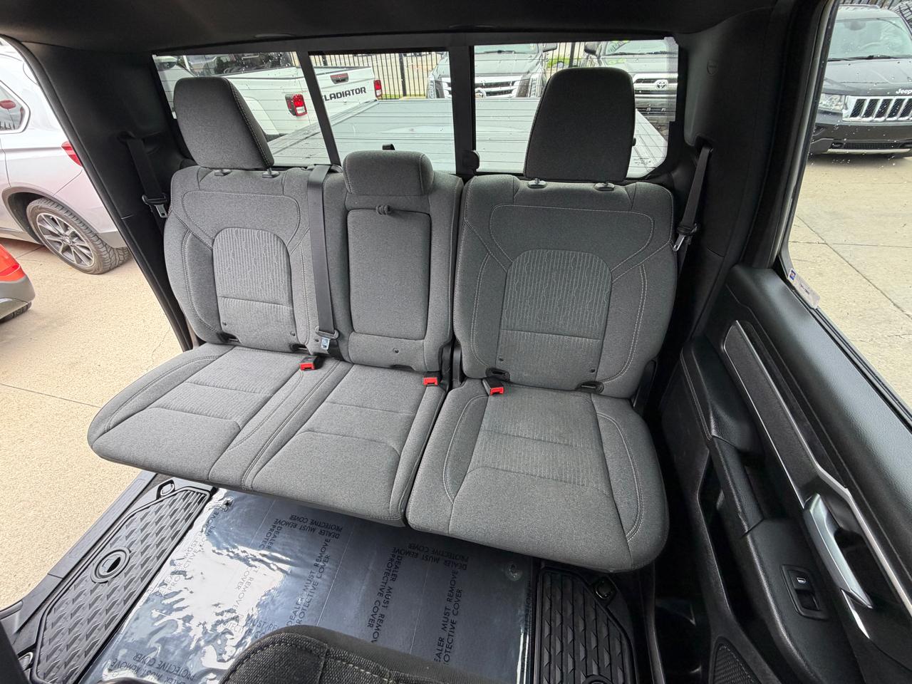 RAM 1500 Big Horn Crew Cab 4WD 2019