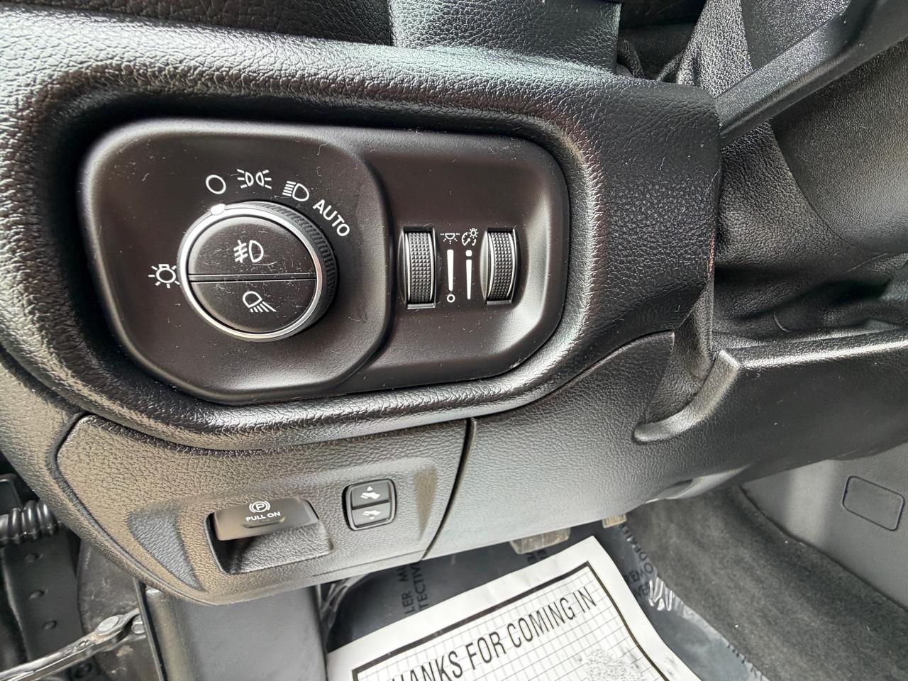 RAM 1500 Big Horn Crew Cab 4WD 2019