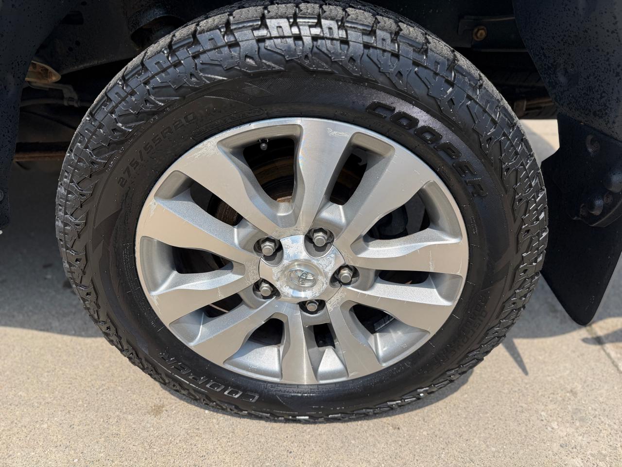 Toyota Tundra Limited 5.7L Double Cab 4WD 2016