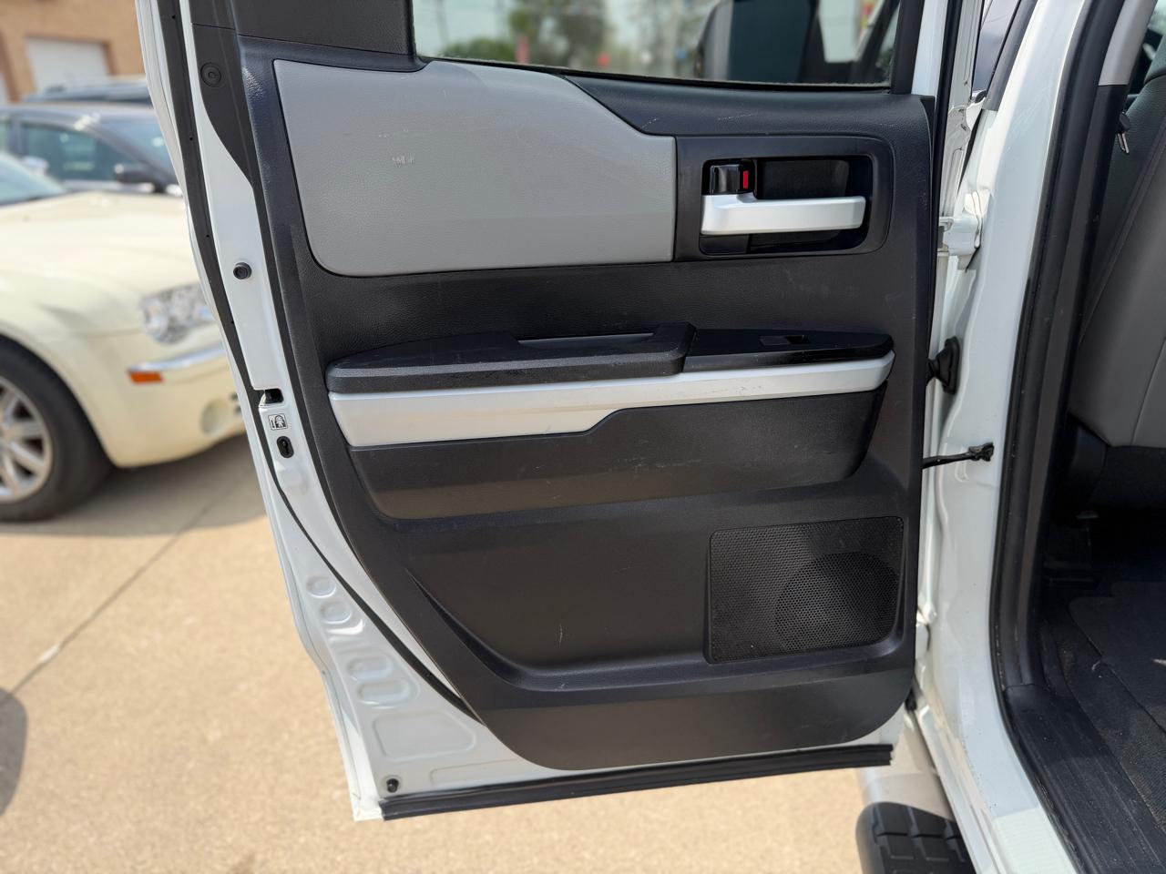 Toyota Tundra Limited 5.7L Double Cab 4WD 2016