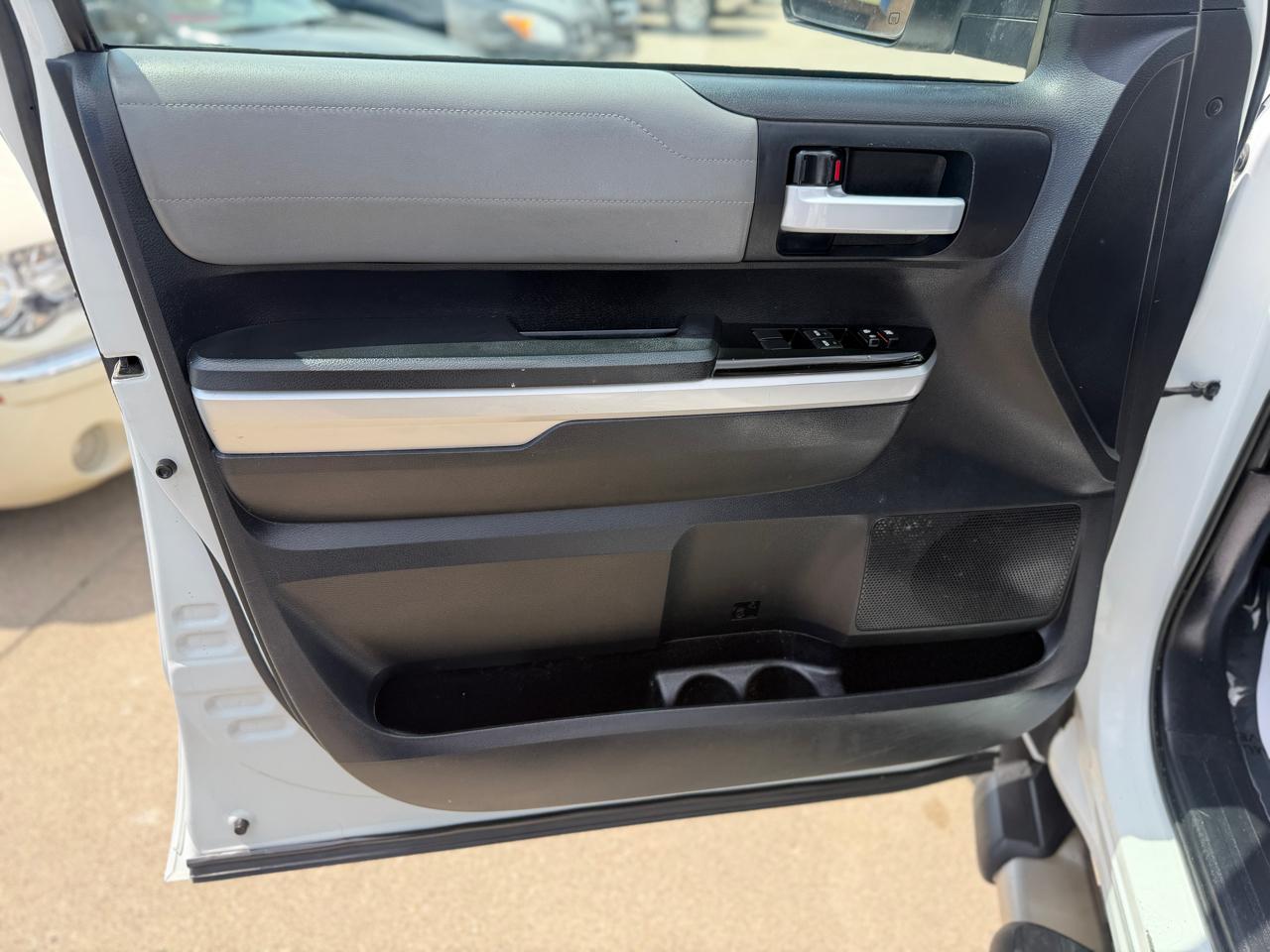 Toyota Tundra Limited 5.7L Double Cab 4WD 2016
