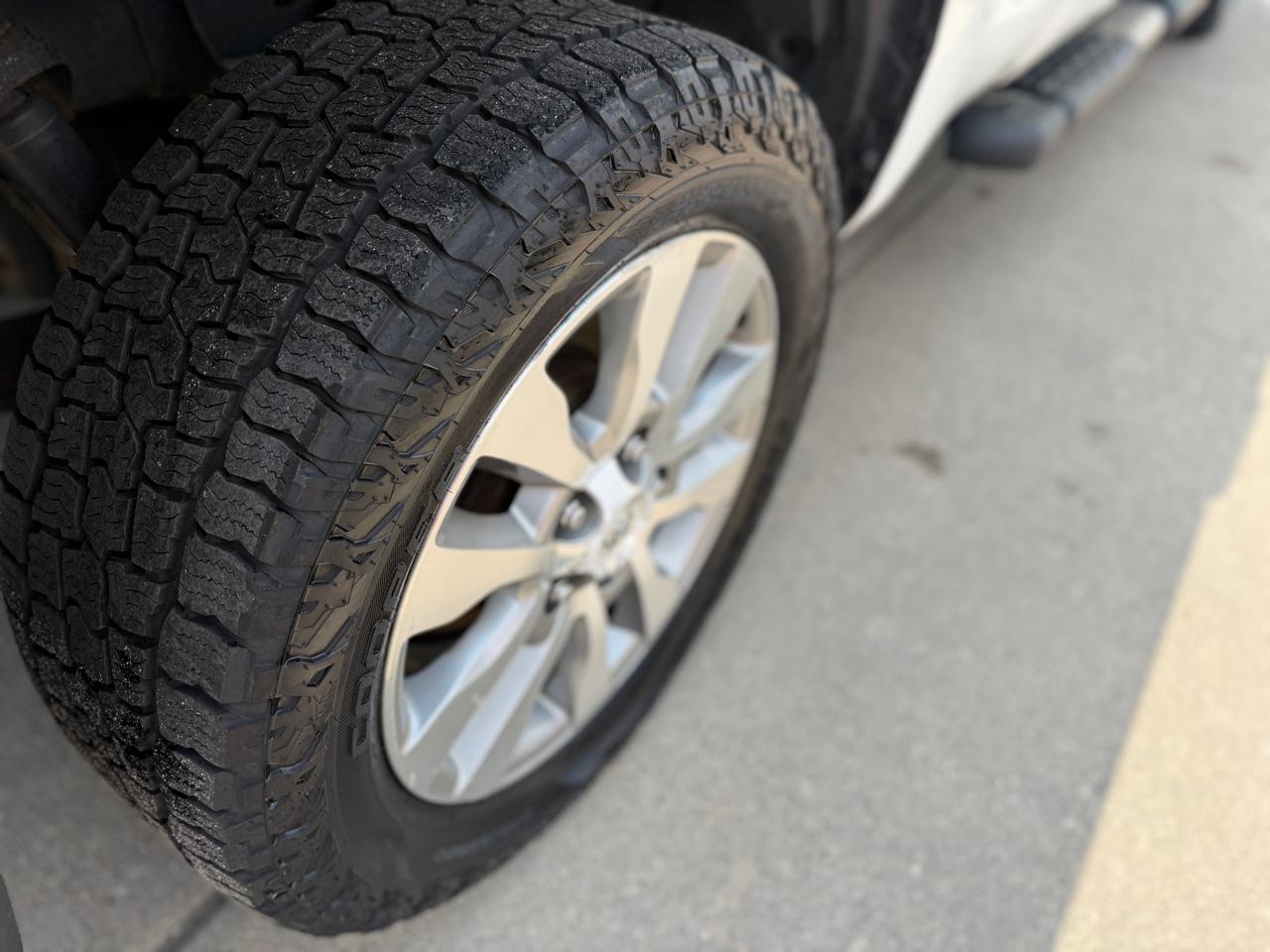 Toyota Tundra Limited 5.7L Double Cab 4WD 2016