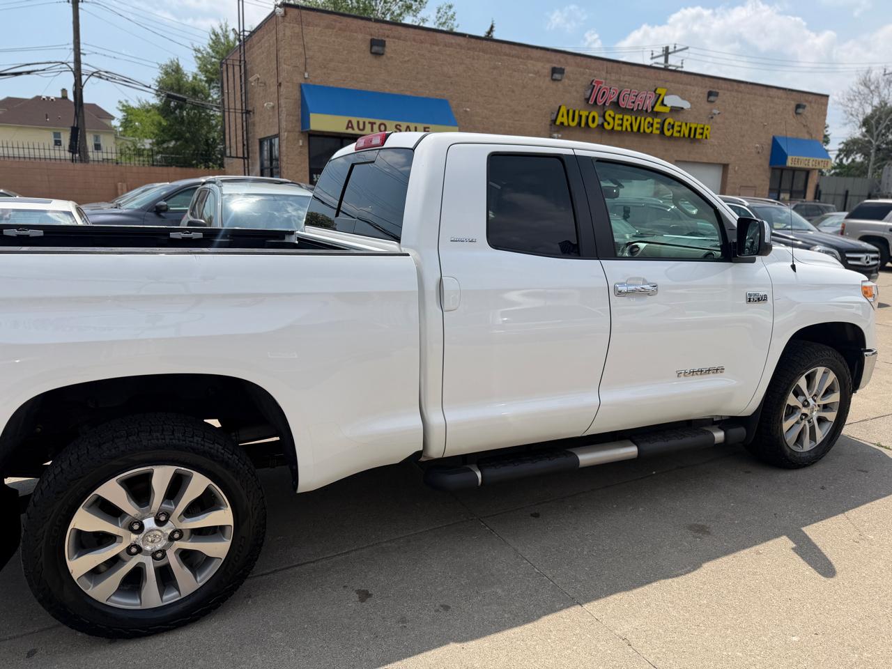 Toyota Tundra Limited 5.7L Double Cab 4WD 2016