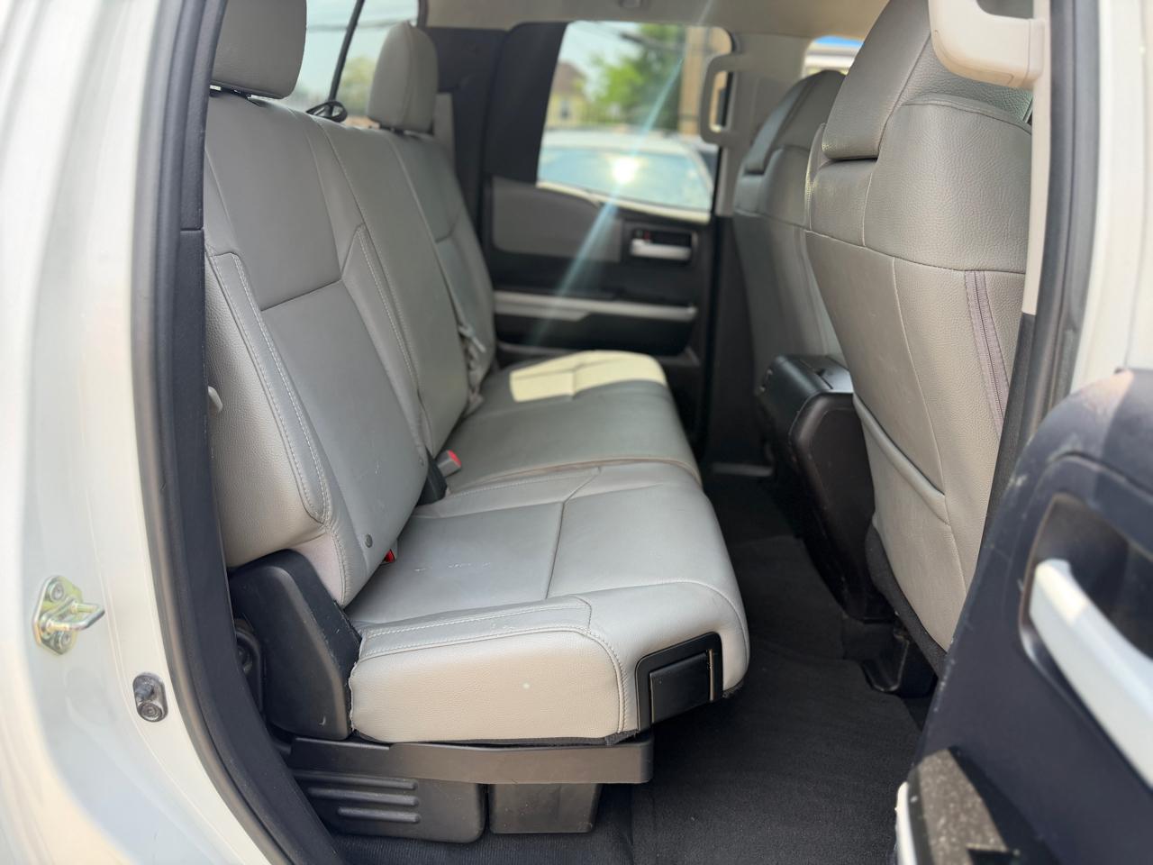 Toyota Tundra Limited 5.7L Double Cab 4WD 2016