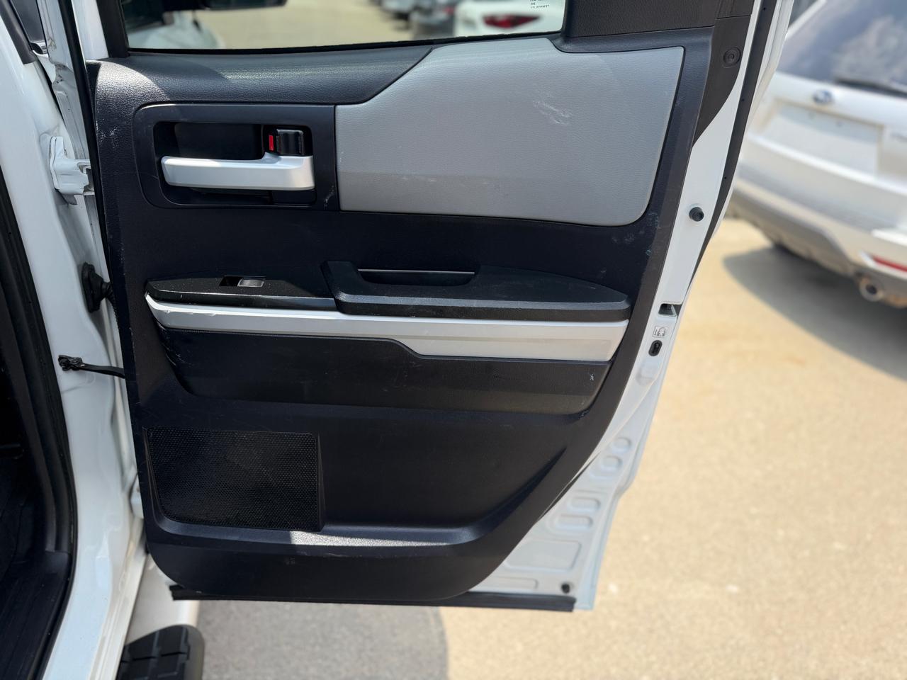 Toyota Tundra Limited 5.7L Double Cab 4WD 2016