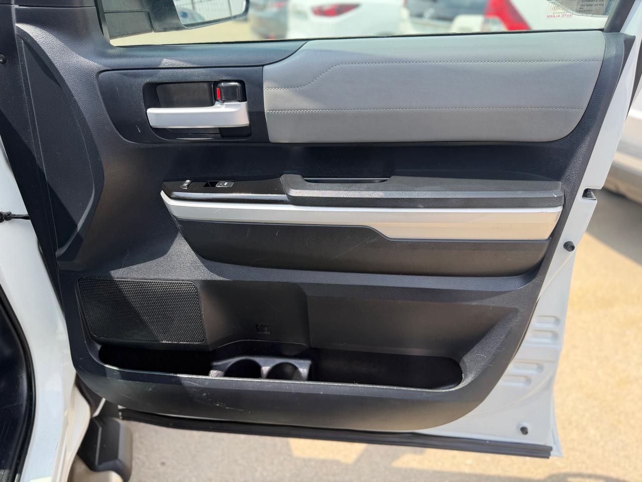 Toyota Tundra Limited 5.7L Double Cab 4WD 2016