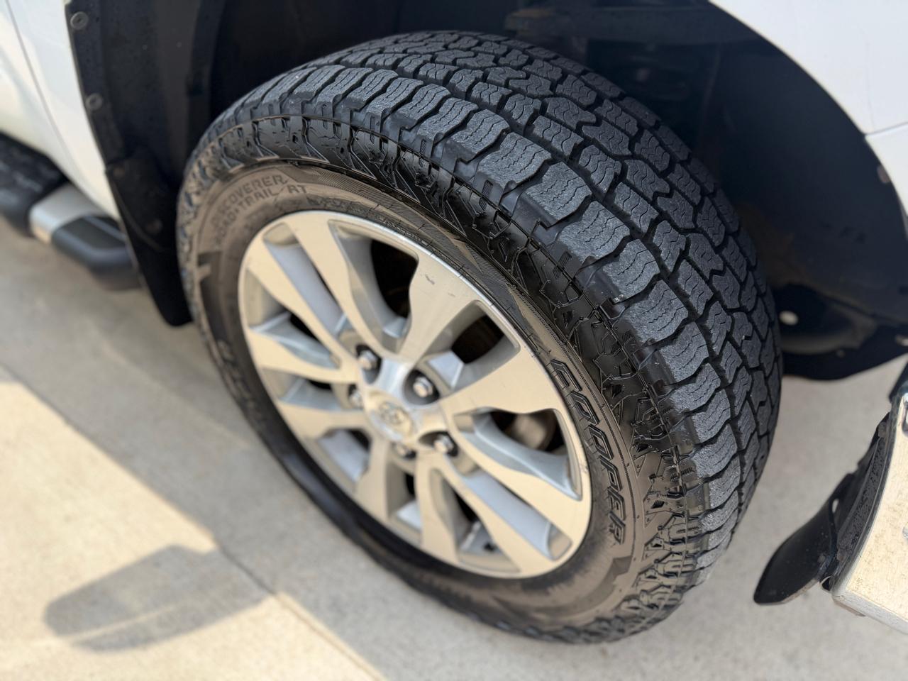 Toyota Tundra Limited 5.7L Double Cab 4WD 2016