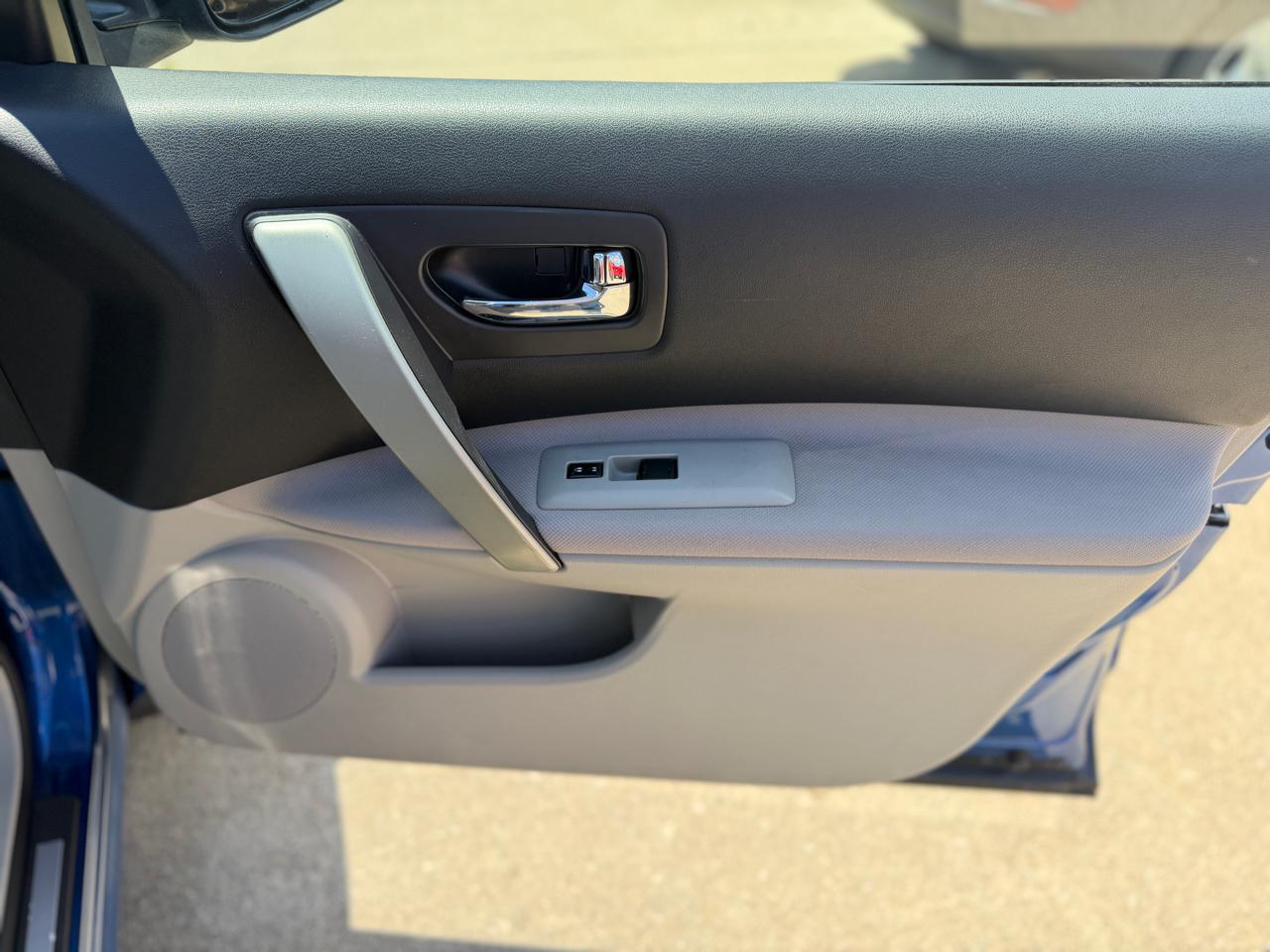 Nissan Rogue S AWD 2010