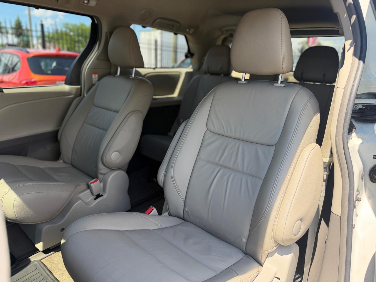 Toyota Sienna  2015