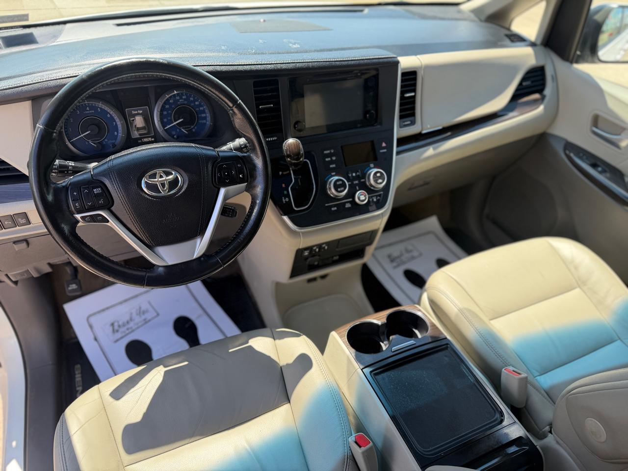 Toyota Sienna  2015