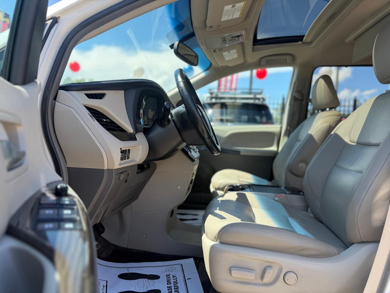 Toyota Sienna  2015